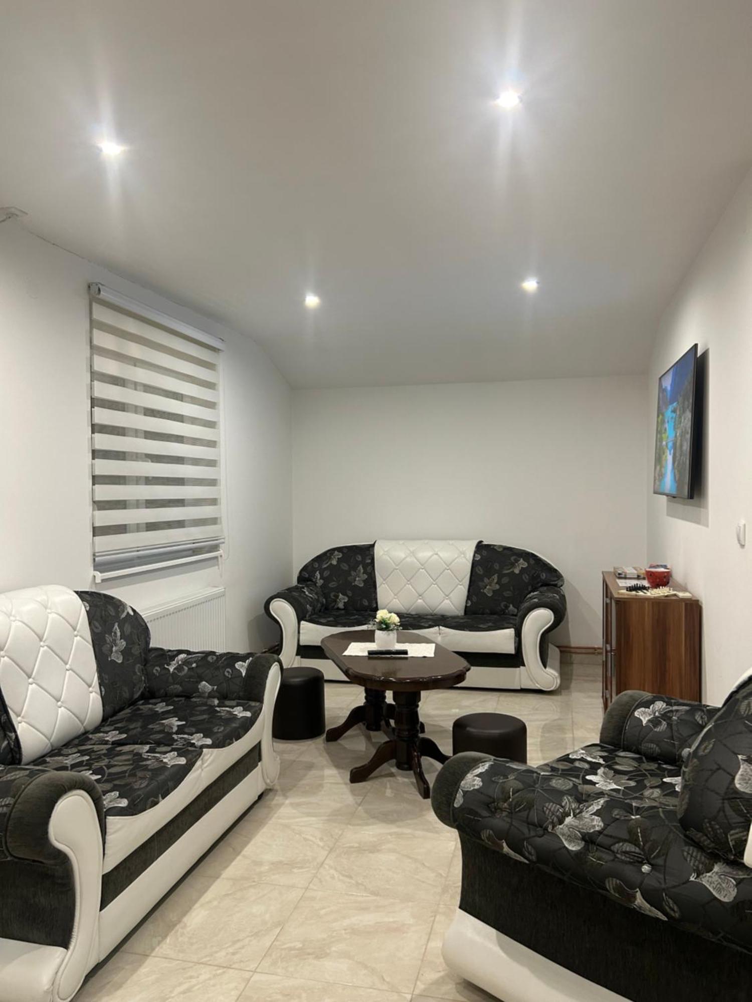 Apartman Diamond Lux Surcin Exterior photo